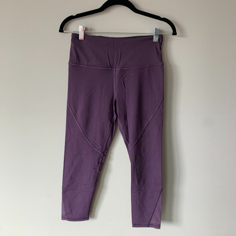 Victoria Secret Sport Leggings - 3/4 Length - Purple with Design